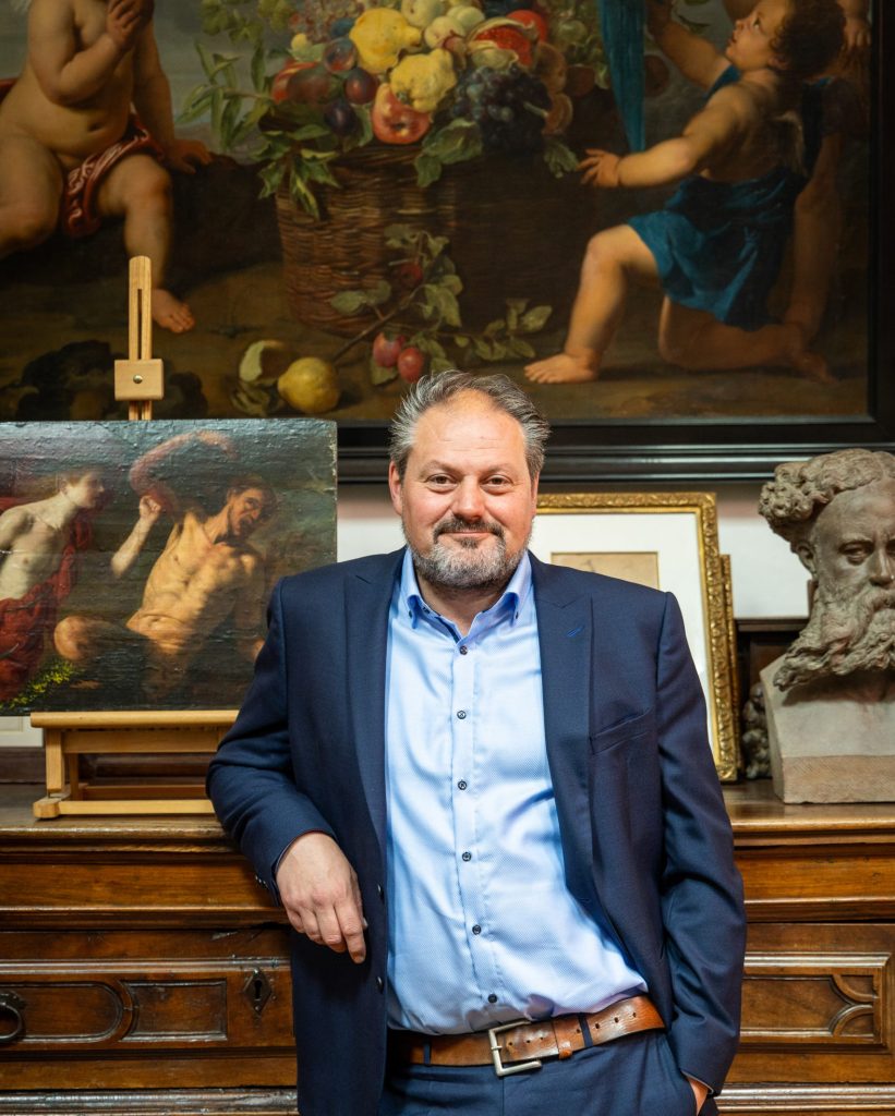 a portrait photograph of Klaas Muller, new chairman of the international BRAFA Art Fair.