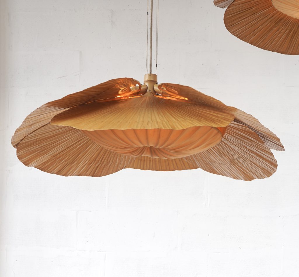 Ingo Maurer (Duitsland, 1932-2019), Hana Chandelier (Uchiwa collectie), 1970s. Bamboe, Japans papier. Bij Maisonjaune Studio