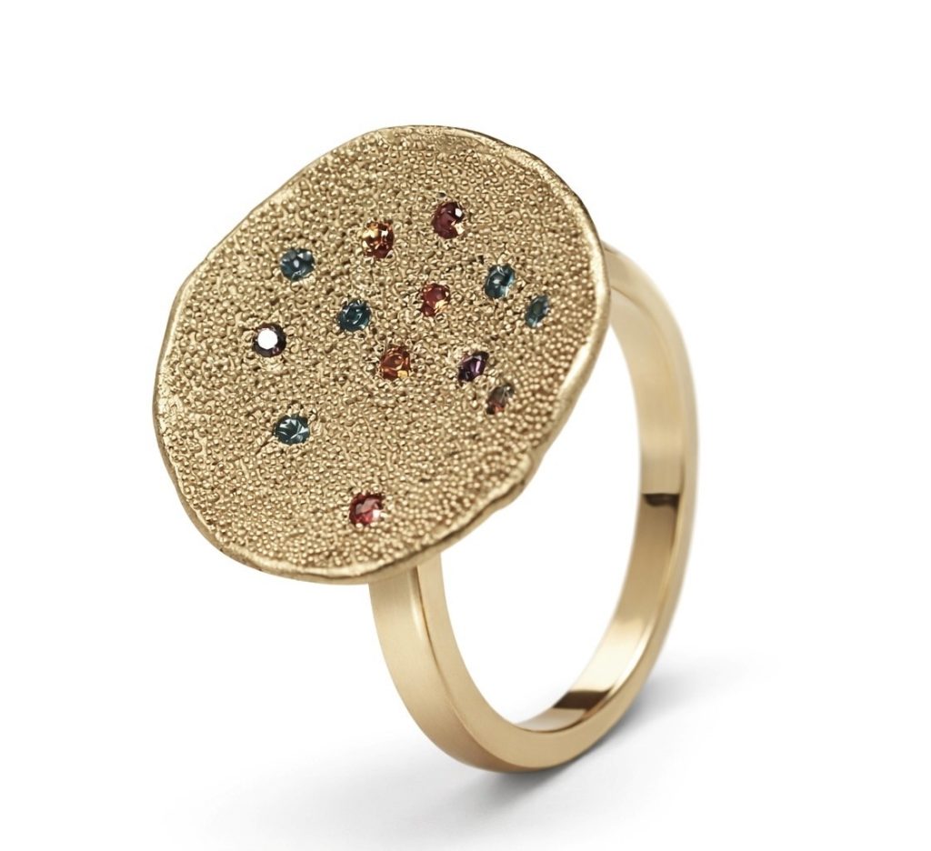 Roségouden ring met korund. Bij Dieuwke Raats - Goor